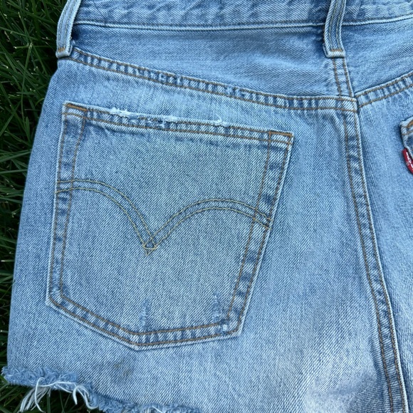 Levi’s 501 Jean Shorts W28 - Picture 4 of 5